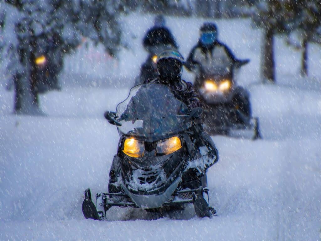 BushLife - Group Snowmobiling on the Trails