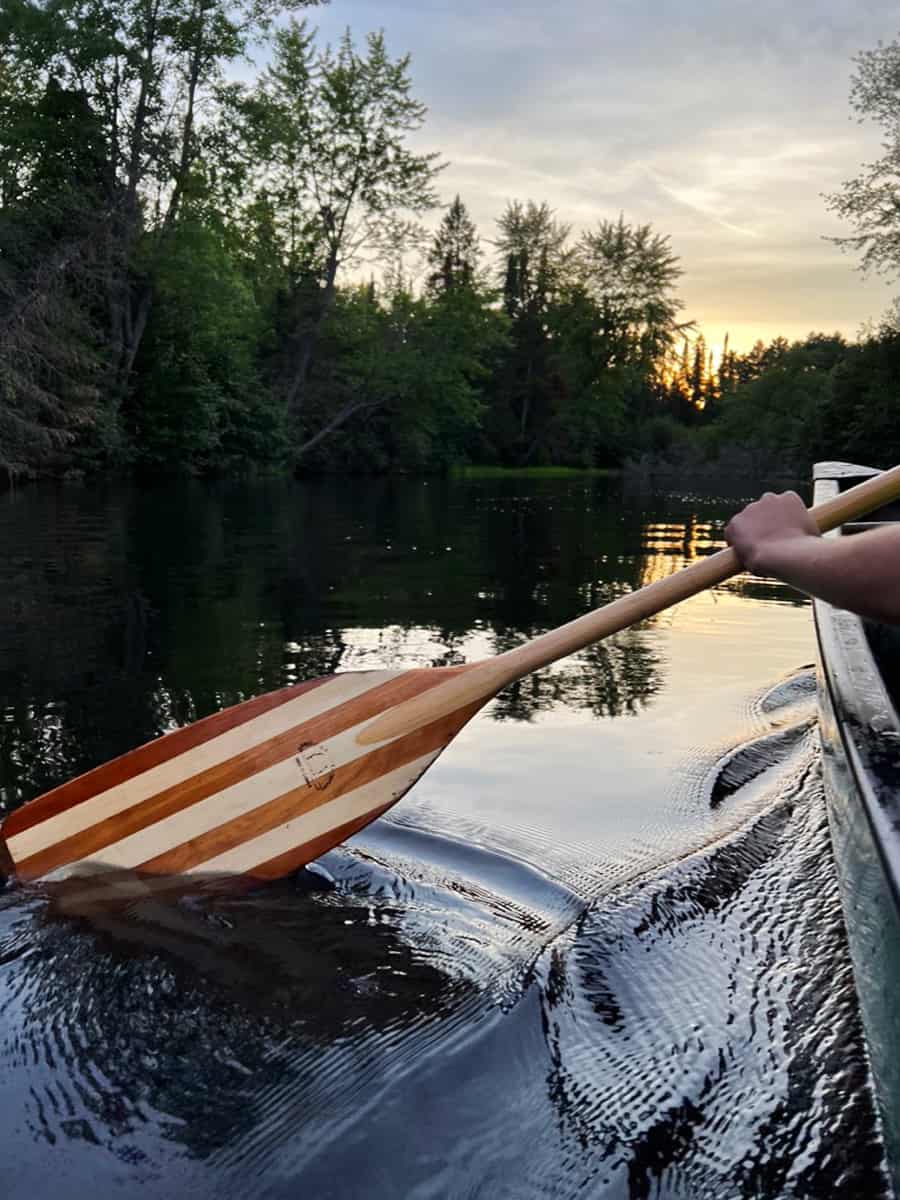 Introduction to Canoeing: Using a Beavertail Canoe Paddle to Paddle Down River