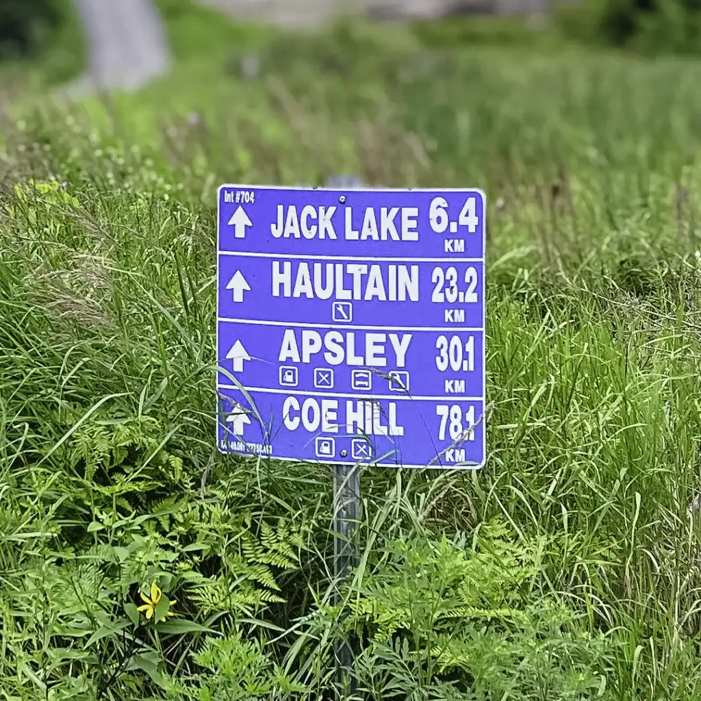 OFSC E107 north destination signage on the Nephton trail