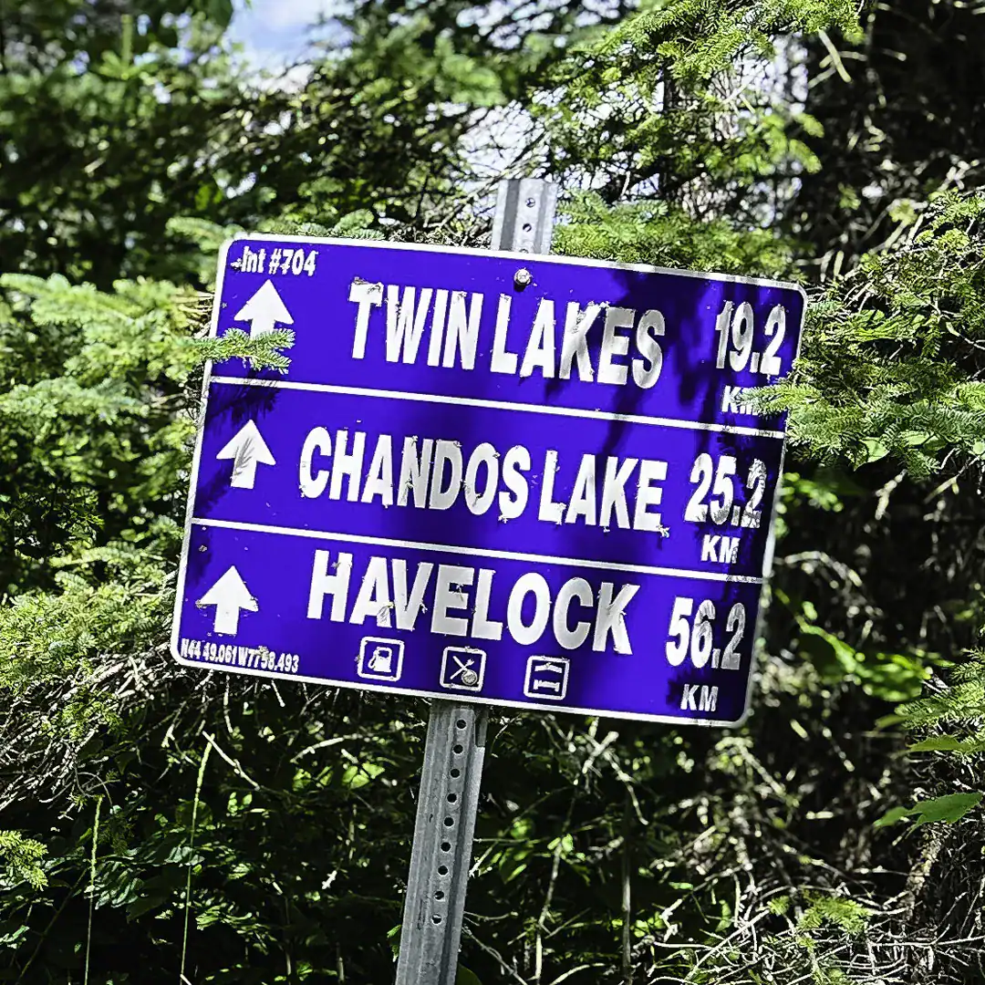 E107 South trail sign at the Nephton Circle Fork