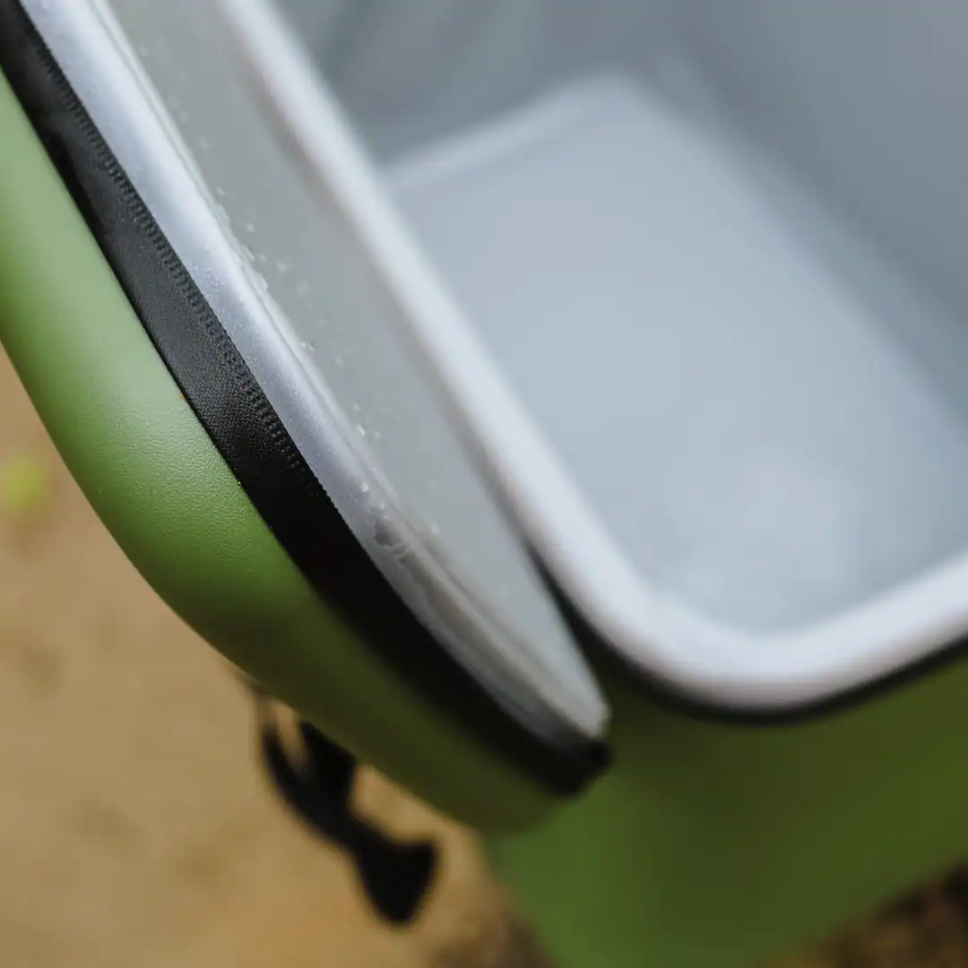 Chilly Moose Coolers Review: Bowen vs Harbour Bucket vs Explorer (Tested) 7 Thickness of insulation on the lid of the Bowen soft-hard cooler