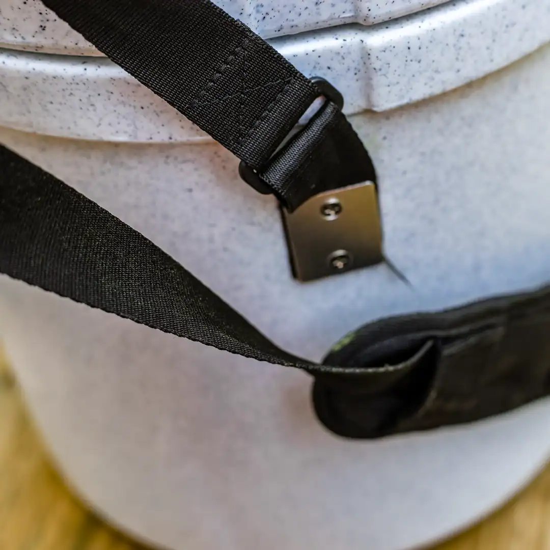 Chilly Moose Coolers Review: Bowen vs Harbour Bucket vs Explorer (Tested) 15 closeup of the Chilly Moose Harbour Cooler Handles