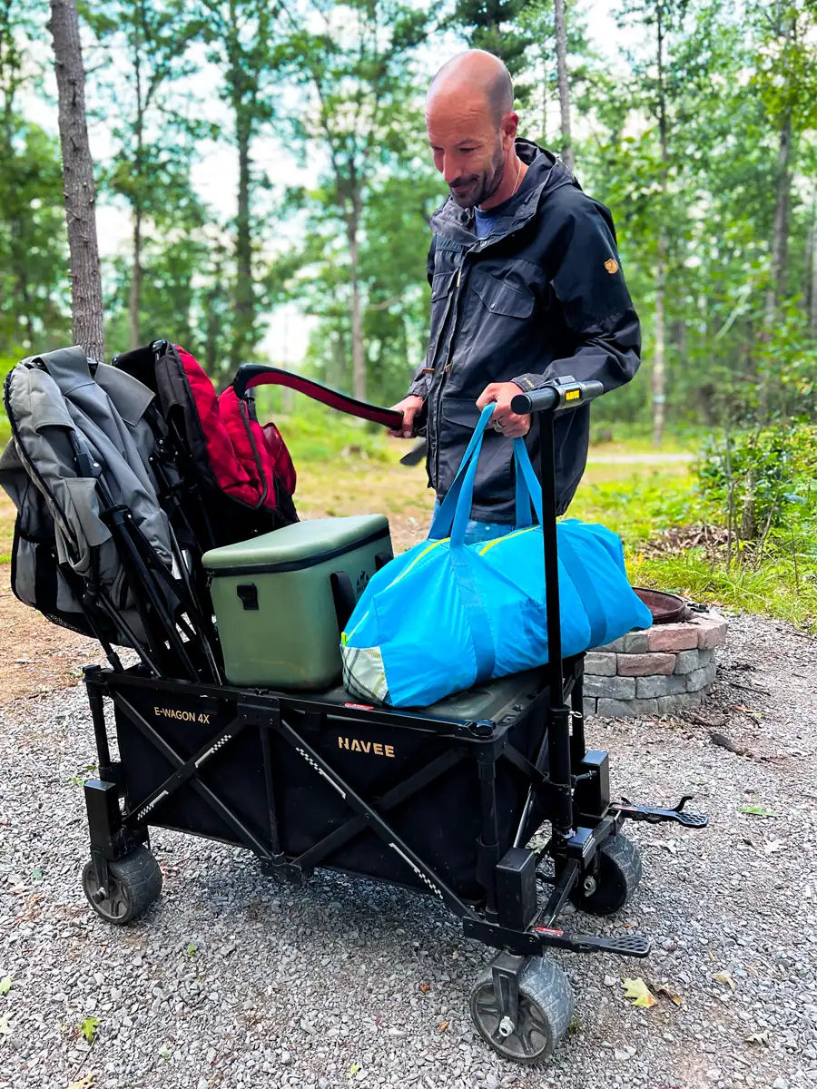 NAVEE E-Wagon 4X Electric Utility Cart Review: 80km All-Terrain Test 17 camper unloading the camping gear from the Navee E-Wagon 4X