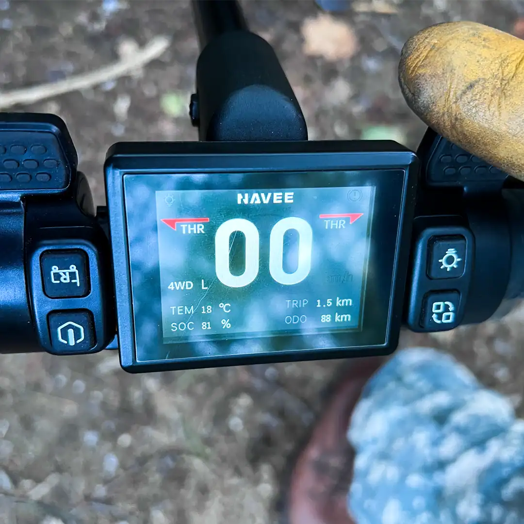 NAVEE E-Wagon 4X Electric Utility Cart Review: 80km All-Terrain Test 6 Navee E-Wagon 4X display unit in tow mode